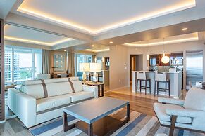 Oceanview Condo in Central Beach