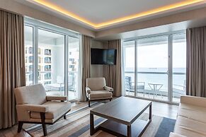 Oceanview Condo in Central Beach