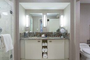 Oceanview Condo in Central Beach