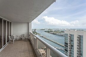 High-rise Comfort With Balcony and Pool