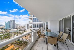 High-rise Comfort With Balcony and Pool