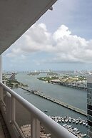 High-rise Comfort With Balcony and Pool