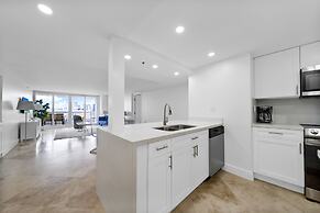 High-rise Comfort With Balcony and Pool