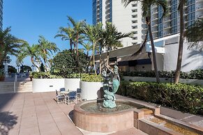 High-rise Comfort With Balcony and Pool