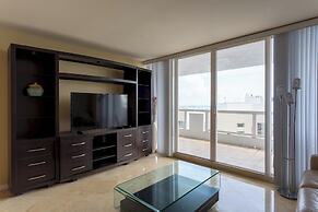 High-rise Comfort With Balcony and Pool