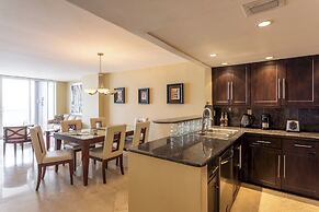 High-rise Comfort With Balcony and Pool