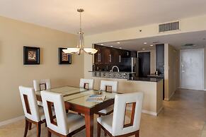 High-rise Comfort With Balcony and Pool