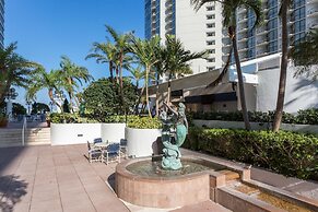 High-rise Comfort With Balcony and Pool