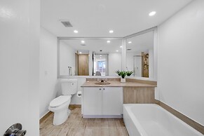 High-rise Comfort With Balcony and Pool