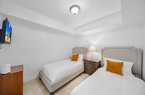 High-rise Comfort With Balcony and Pool