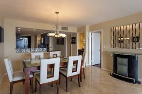 High-rise Comfort With Balcony and Pool