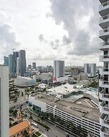 High-rise Comfort With Balcony and Pool
