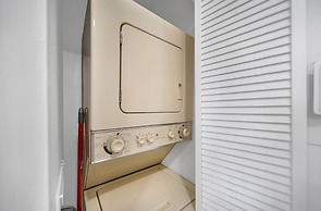 High-rise Comfort With Balcony and Pool