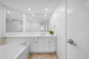 High-rise Comfort With Balcony and Pool