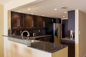 High-rise Comfort With Balcony and Pool