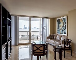 High-rise Comfort With Balcony and Pool