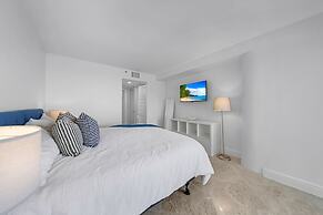 High-rise Comfort With Balcony and Pool