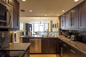 High-rise Comfort With Balcony and Pool