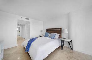 High-rise Comfort With Balcony and Pool