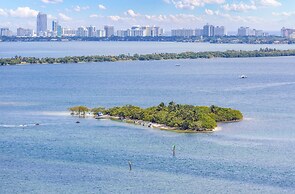 High-rise Comfort With Balcony and Pool