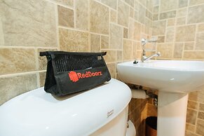 RedDoorz Plus near Osmena Highway 2 - Quarantine Hotel