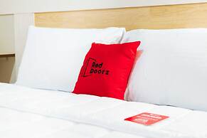 RedDoorz Plus near Osmena Highway 2 - Quarantine Hotel