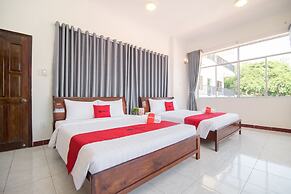 RedDoorz Plus near Bai Truoc