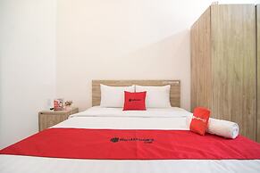 RedDoorz Plus near Bai Truoc