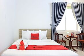 RedDoorz Plus near Bai Truoc