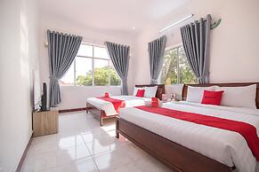 RedDoorz Plus near Bai Truoc