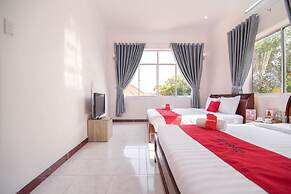 RedDoorz Plus near Bai Truoc