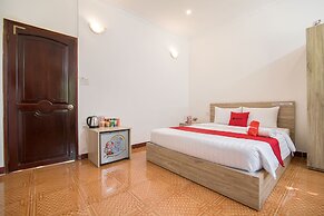 RedDoorz Plus near Bai Truoc