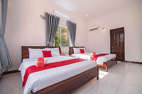 RedDoorz Plus near Bai Truoc