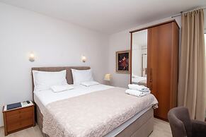 Apartment and Rooms Ana