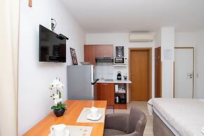 Apartment and Rooms Ana