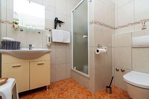 Apartment and Rooms Ana