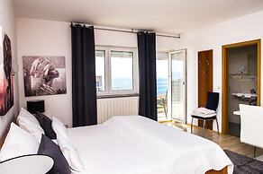 Apartment and Rooms Ana