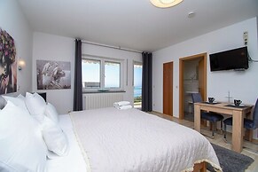 Apartment and Rooms Ana