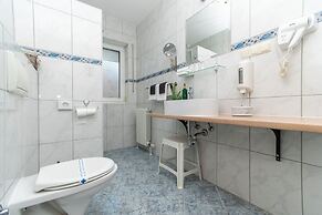 Apartment and Rooms Ana