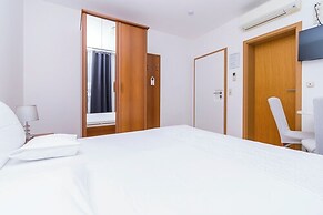 Apartment and Rooms Ana