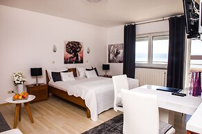 Apartment and Rooms Ana