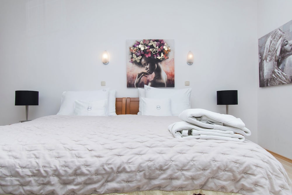 Apartment and Rooms Ana