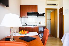 Apartment and Rooms Ana