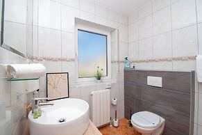 Apartment and Rooms Ana
