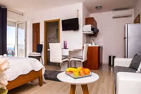 Apartment and Rooms Ana
