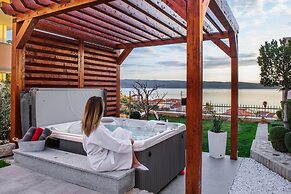 Apartment and Rooms Ana
