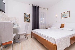 Apartment and Rooms Ana