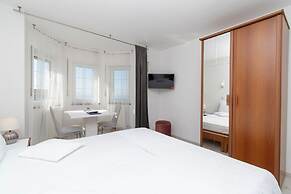 Apartment and Rooms Ana
