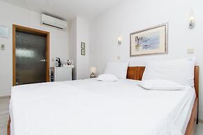 Apartment and Rooms Ana