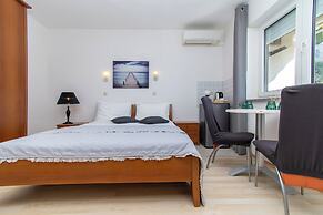 Apartment and Rooms Ana